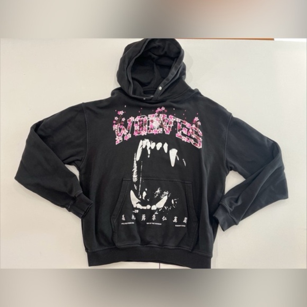 Gray Hoodie with Wolves Graphic #499/1000 darc sport large